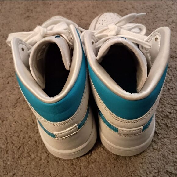 Air Jordan 1 Mid UNC BQ6472-114 White & Blue Sneakers Women’s Sz 5.5 PRE-OWNED - Picture 4 of 6